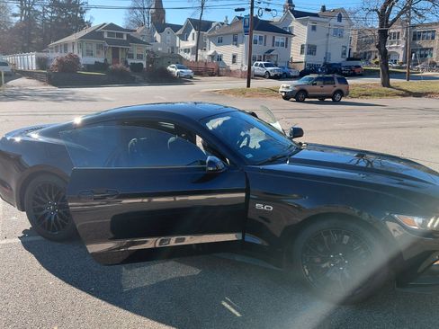 Used 2017 Ford Mustang GT w/ GT Performance Package image 9