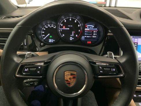 Used 2024 Porsche Macan image 17