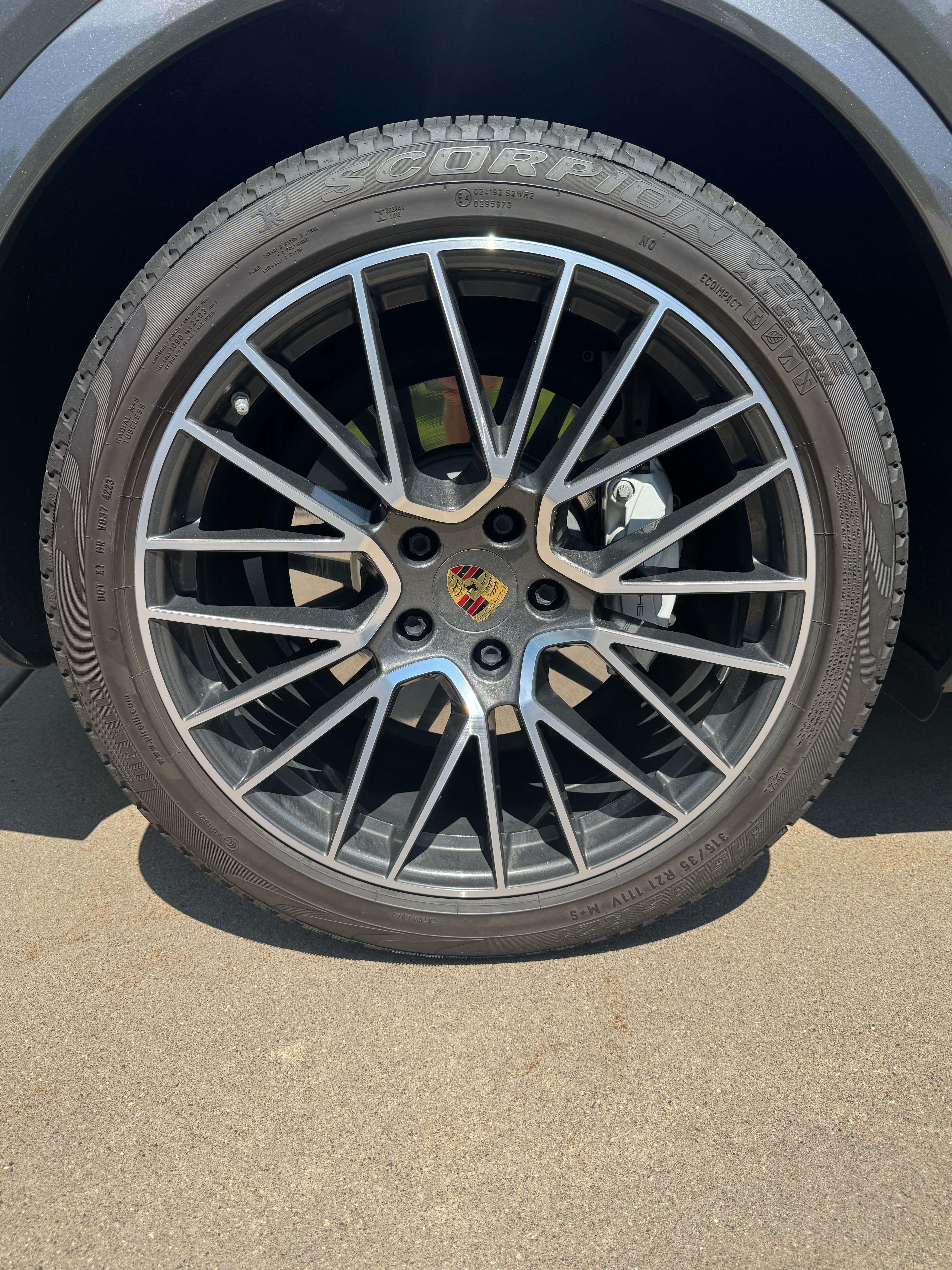 Used 2020 Porsche Cayenne Turbo AWD/4WD image 23