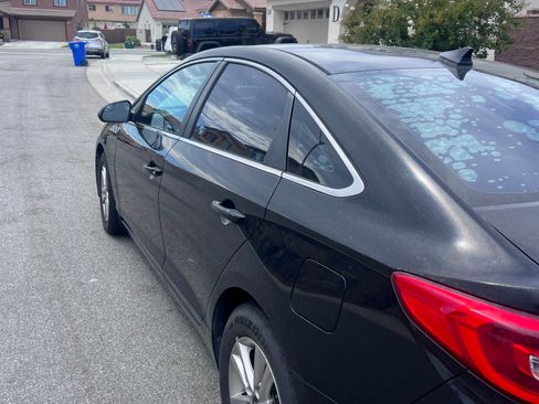 Used 2017 Hyundai Sonata SE FWD image 2