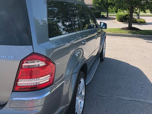 Used 2011 Mercedes-Benz GL 550 4MATIC image 8