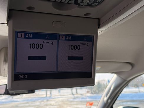 Used 2012 Chrysler Town & Country Touring-L w/ Driver Convenience Group image 20