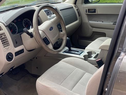 Used 2010 Ford Escape XLT image 1
