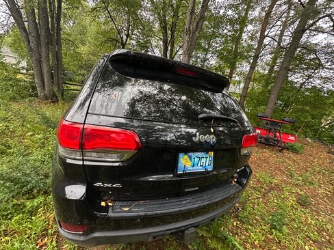 Used 2017 Jeep Grand Cherokee Laredo w/ Quick Order Package 23E image 11