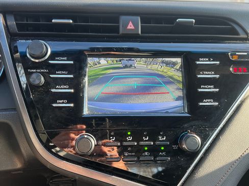 Used 2018 Toyota Camry LE image 12