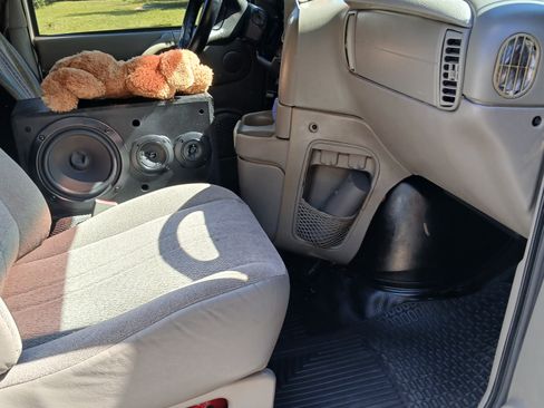 Used 2005 Chevrolet Astro w/ Convenience Package image 5