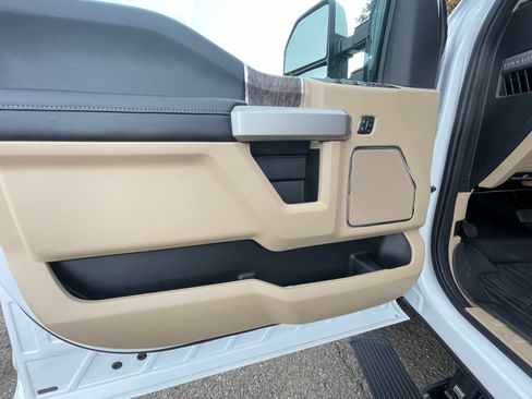 Used 2017 Ford F350 Lariat image 15