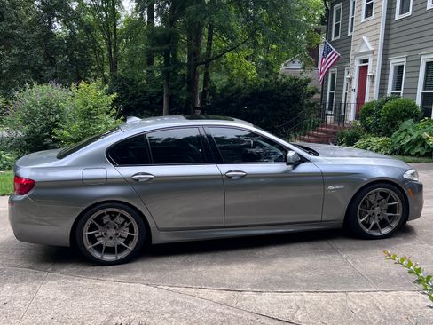 Used 2012 BMW 550i xDrive Sedan AWD/4WD image 9