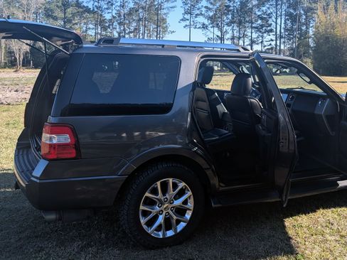 Used 2017 Ford Expedition Limited image 13