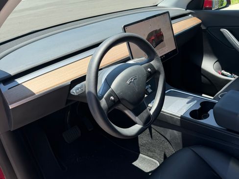 Used 2022 Tesla Model Y Long Range AWD/4WD image 11