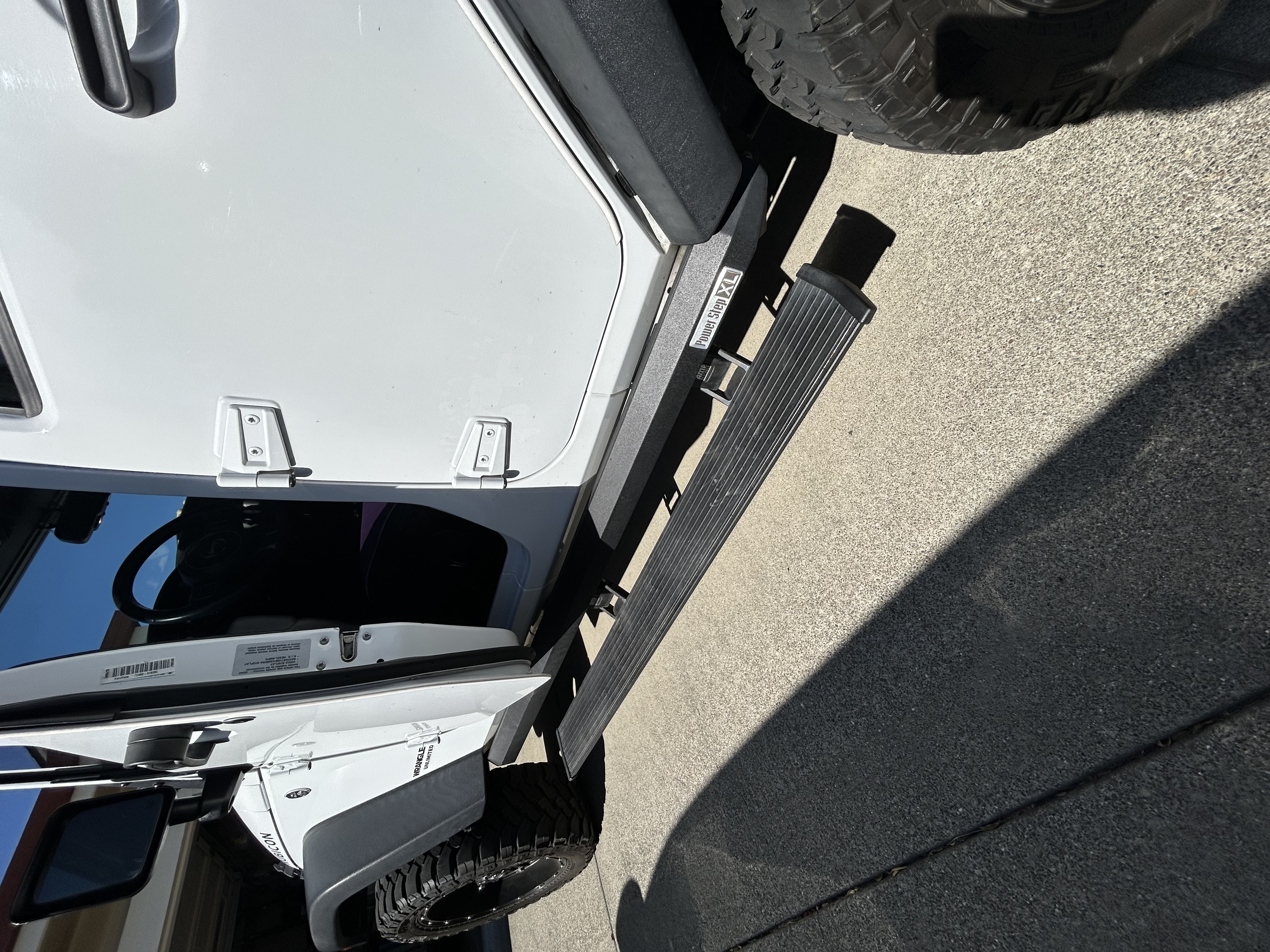 Used 2017 Jeep Wrangler Unlimited Rubicon w/ Connectivity Group AWD/4WD image 11