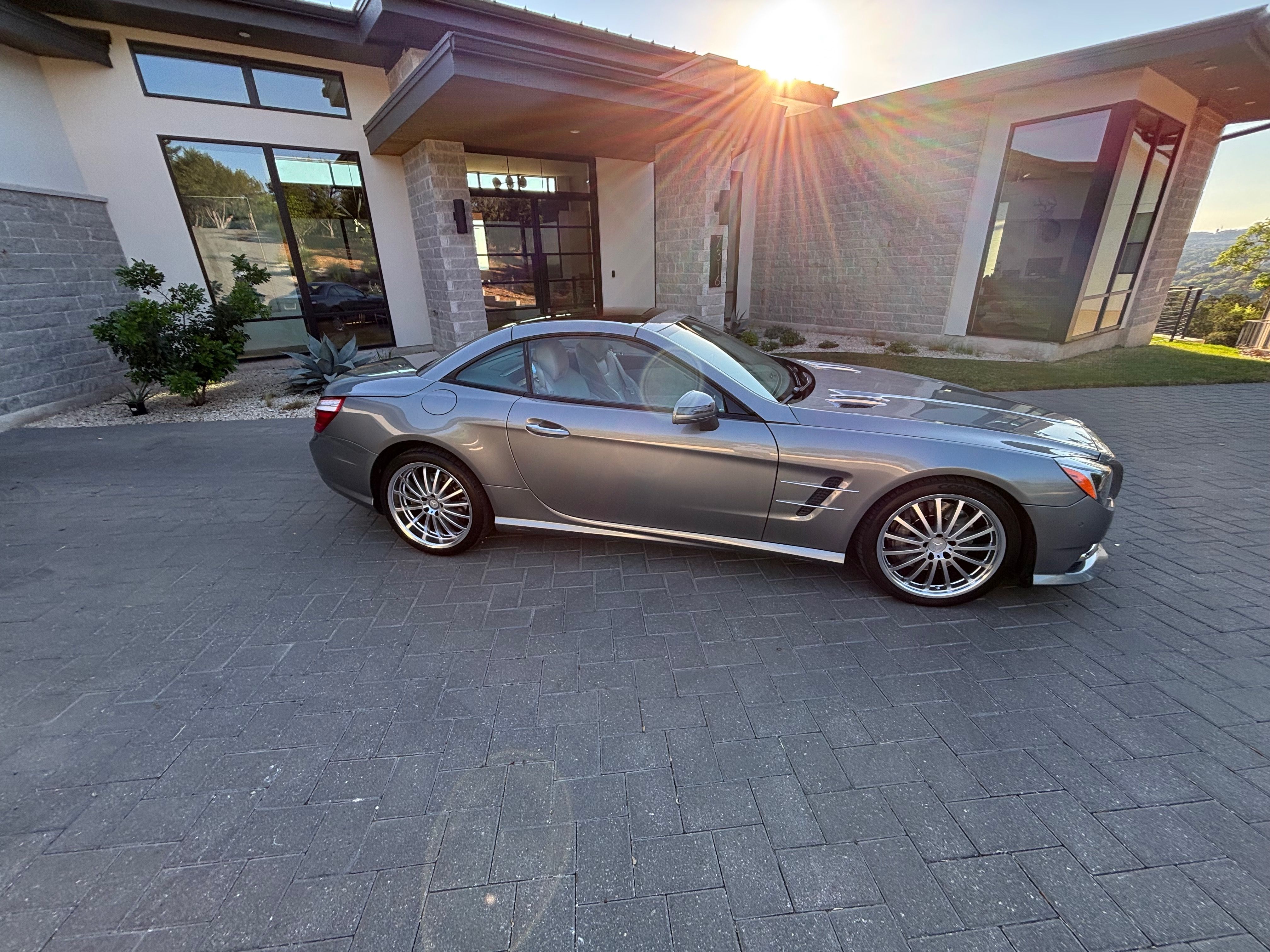 Used 2013 Mercedes-Benz SL 550 image 4