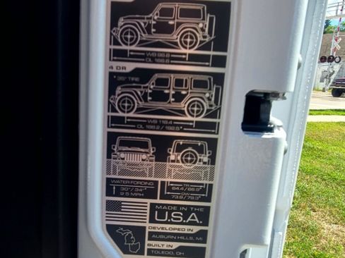 Used 2024 Jeep Wrangler Unlimited Sport image 28