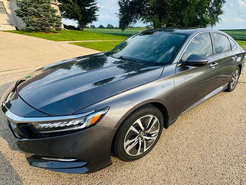 Used 2019 Honda Accord Touring image 2
