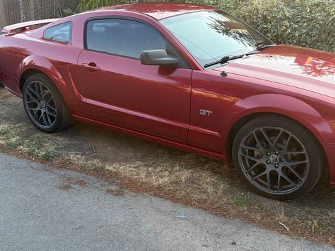 Used 2005 Ford Mustang GT Premium RWD image 2