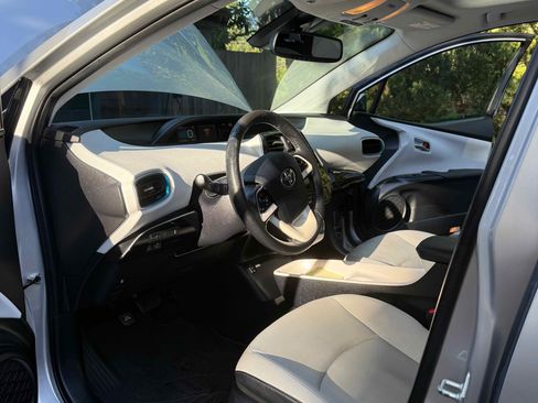 Used 2016 Toyota Prius Four Touring image 16