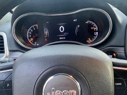 Used 2021 Jeep Grand Cherokee Laredo image 11
