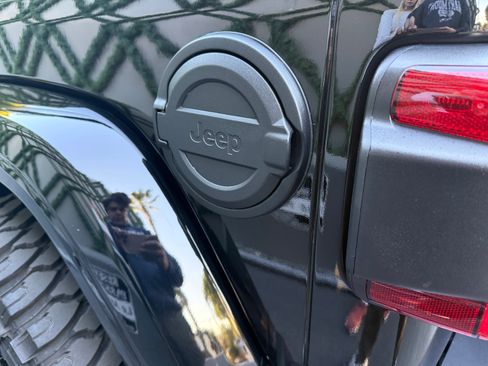 Used 2021 Jeep Wrangler Sport image 17