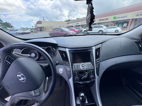 Used 2013 Hyundai Sonata SE w/ Navigation & Sunroof Pkg image 12