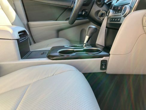 Used 2014 Toyota Camry LE image 28