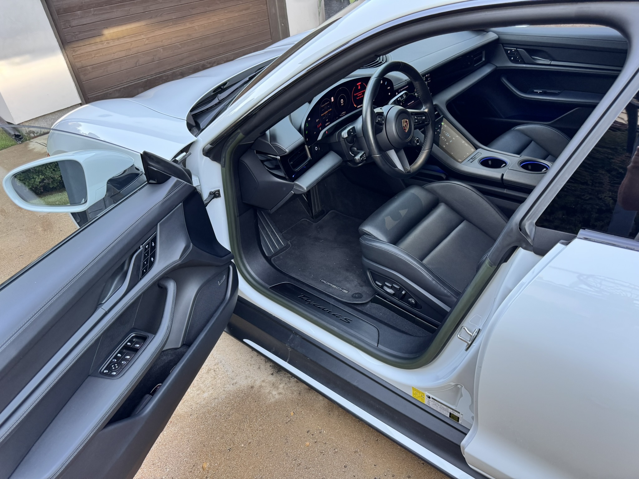 Used 2024 Porsche Taycan 4S AWD/4WD image 18