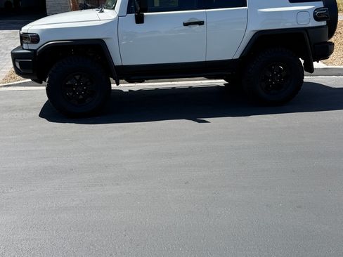 Used 2014 Toyota FJ Cruiser 4WD w/ Upgrade Package image 5