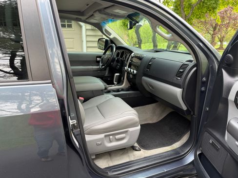 Used 2010 Toyota Sequoia Limited AWD/4WD image 10