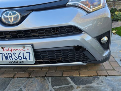 Used 2017 Toyota RAV4 SE image 9