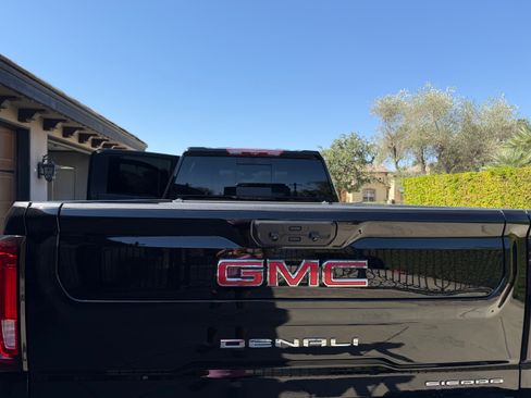 Used 2023 GMC Sierra 3500 Denali w/ Denali Ultimate Package AWD/4WD image 2