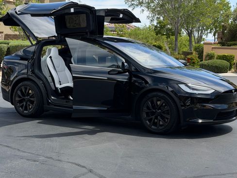 Used 2022 Tesla Model X image 1