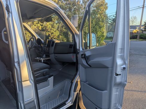 Used 2012 Mercedes-Benz Sprinter 2500 image 13