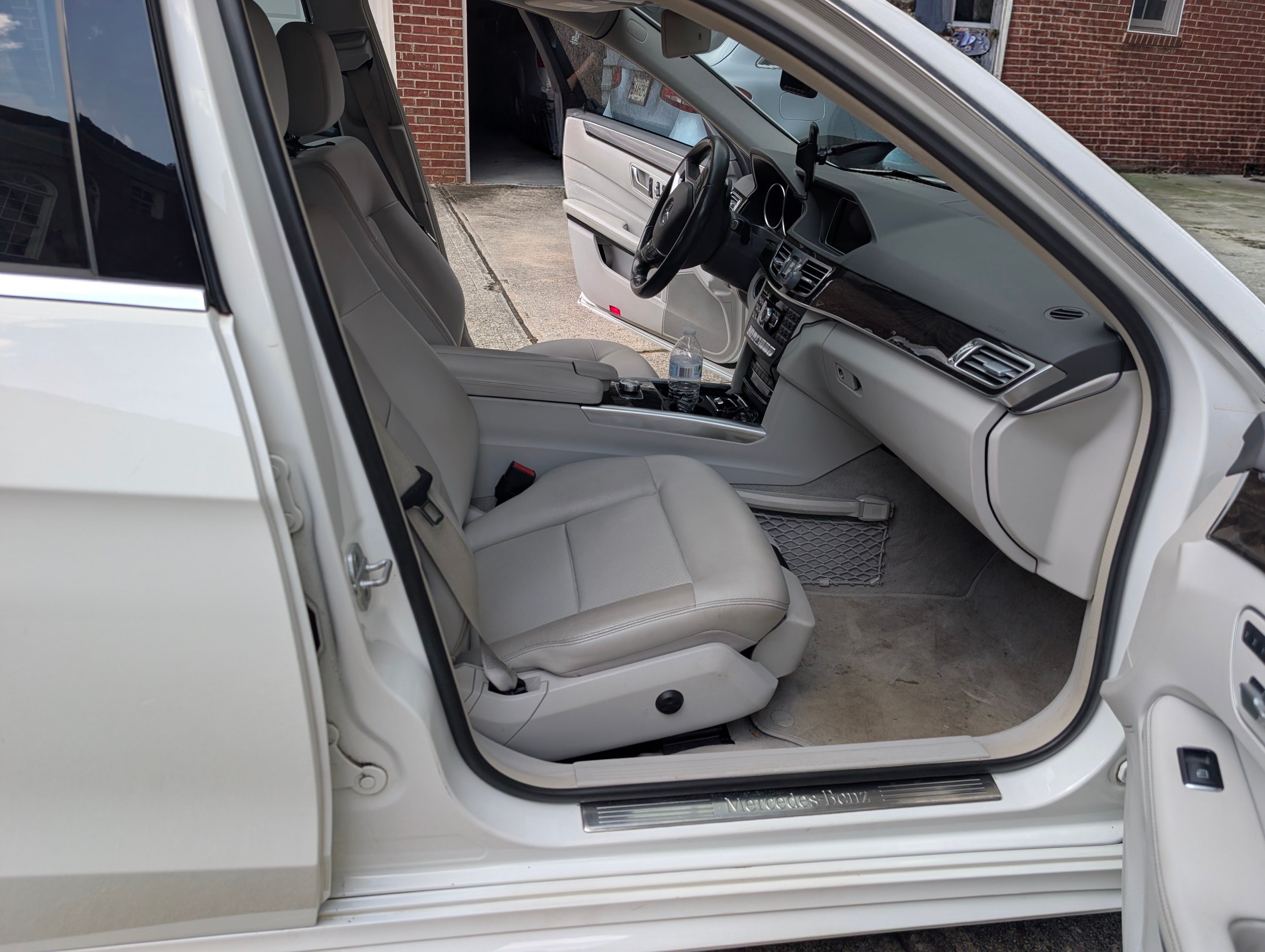 Used 2014 Mercedes-Benz E 350 4MATIC Sedan image 10