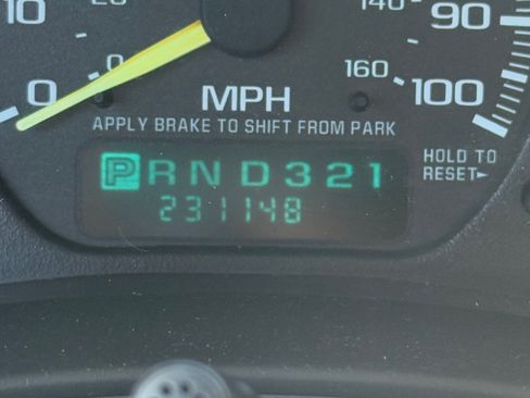 Used 2001 Chevrolet Silverado 1500 LS image 2