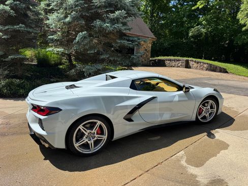 Used 2021 Chevrolet Corvette Stingray Premium Conv w/ Battery Protection Package RWD image 1