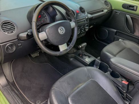 Used 2009 Volkswagen Beetle Coupe FWD image 5