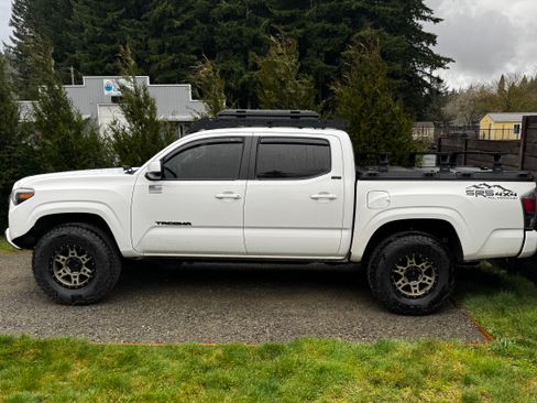 Used 2016 Toyota Tacoma SR w/ Towing Package image 4