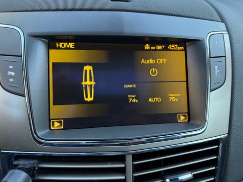 Used 2010 Lincoln MKT 2WD image 28