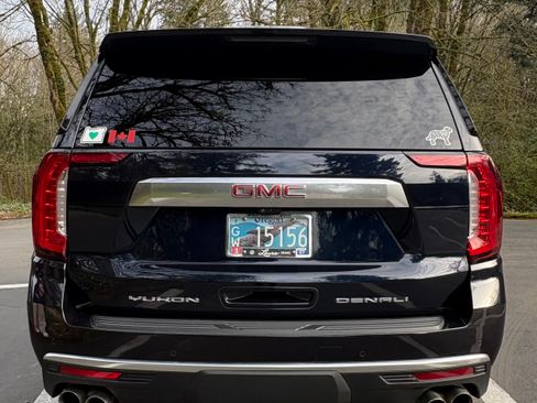 Used 2021 GMC Yukon Denali w/ Denali Premium Package image 8