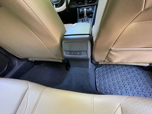 Used 2019 Volkswagen Jetta SE w/ Cold Weather Package FWD image 10