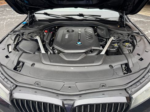 Used 2019 BMW 740i xDrive w/ Executive Package image 25