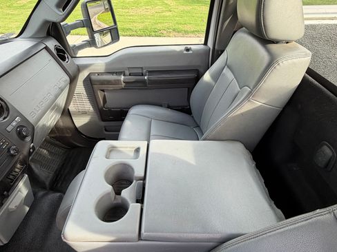 Used 2014 Ford F250 XL w/ Power Equipment Group image 5