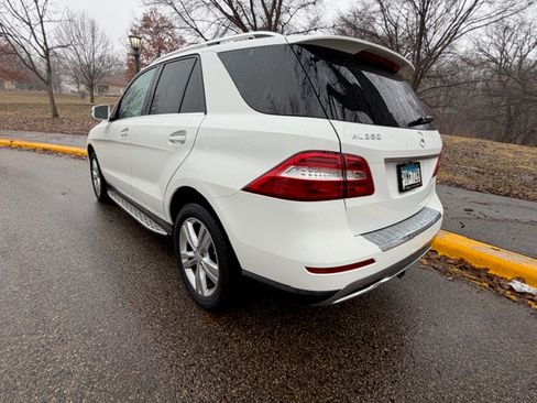 Used 2015 Mercedes-Benz ML 350 ML 350 4MATIC Sport Utility 4D image 9
