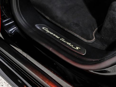 Used 2016 Porsche Cayenne Turbo S AWD/4WD image 32