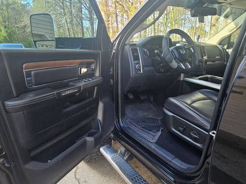 Used 2017 RAM 2500 Laramie image 9