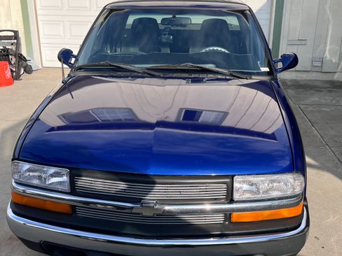 Used 2001 Chevrolet S10 Pickup LS w/ Preferred Equipment Group image 6