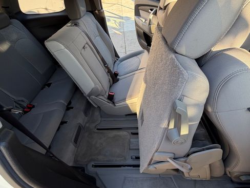 Used 2011 GMC Acadia SL image 14