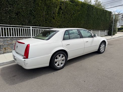 Used 2007 Cadillac DTS w/ Sun And Sound Package FWD image 4