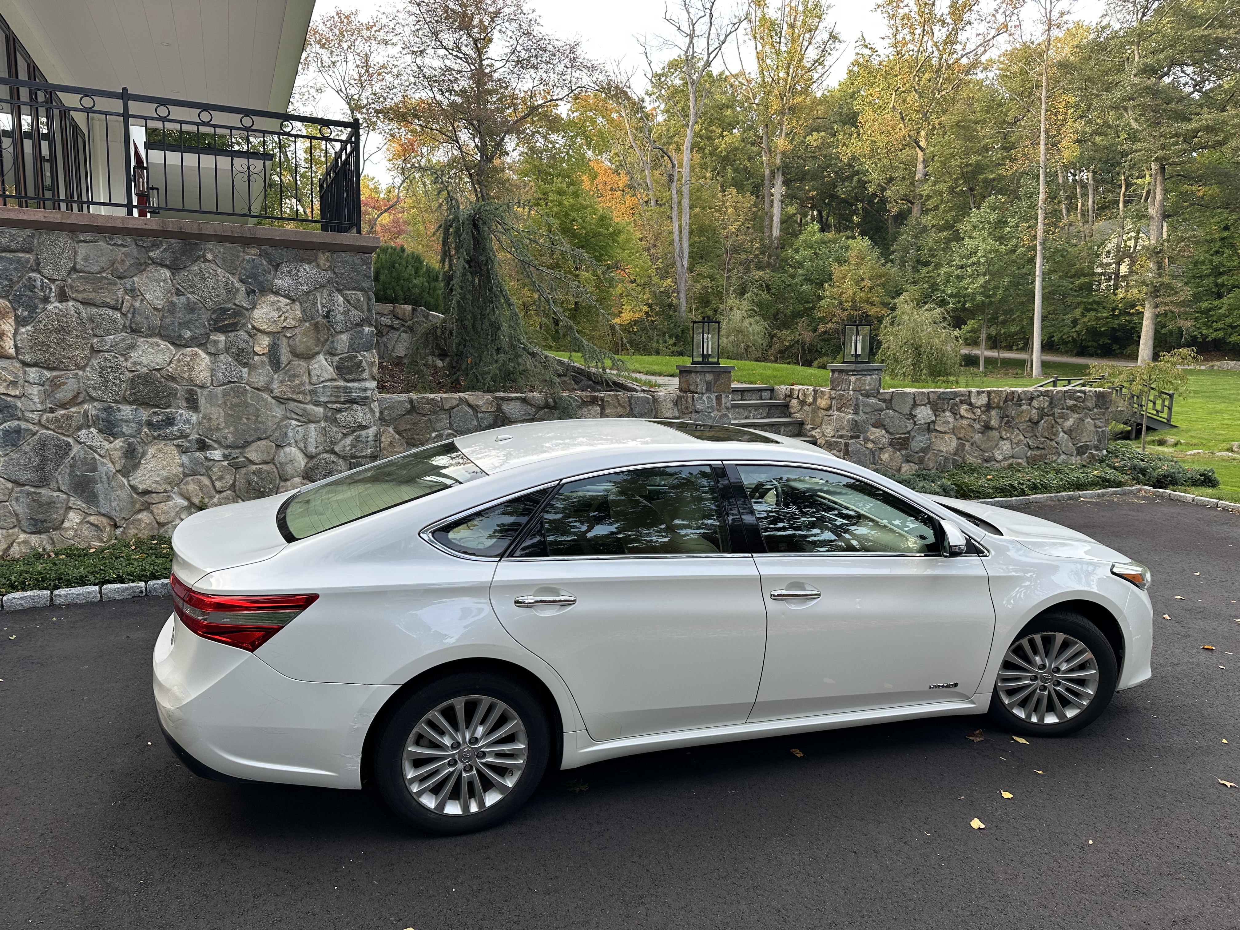 Used 2013 Toyota Avalon XLE Touring FWD image 10