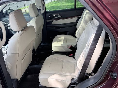 Used 2018 Ford Explorer Platinum AWD/4WD image 27