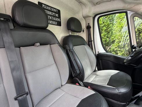 Used 2022 RAM ProMaster 2500 w/ Advanced Safety Group FWD image 12